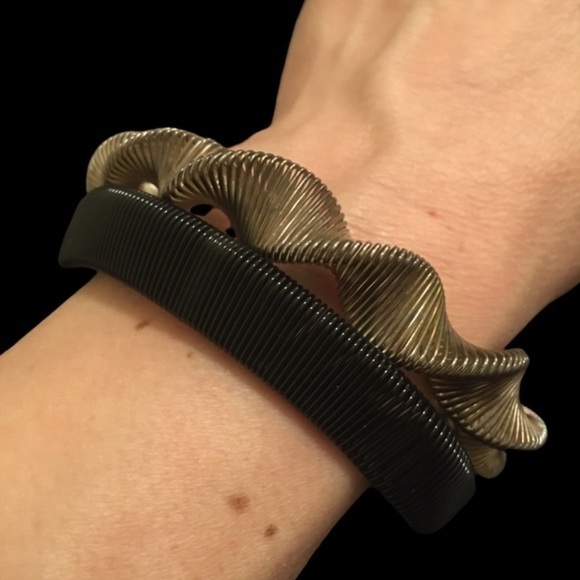 Jewelry - Vintage Slinky Like Metal Coil Stretchy Bracelets - Picture 4 of 8